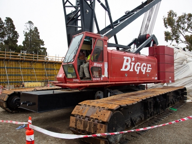Manitowoc 888 Crawler Crane For Rent | Bigge.com
