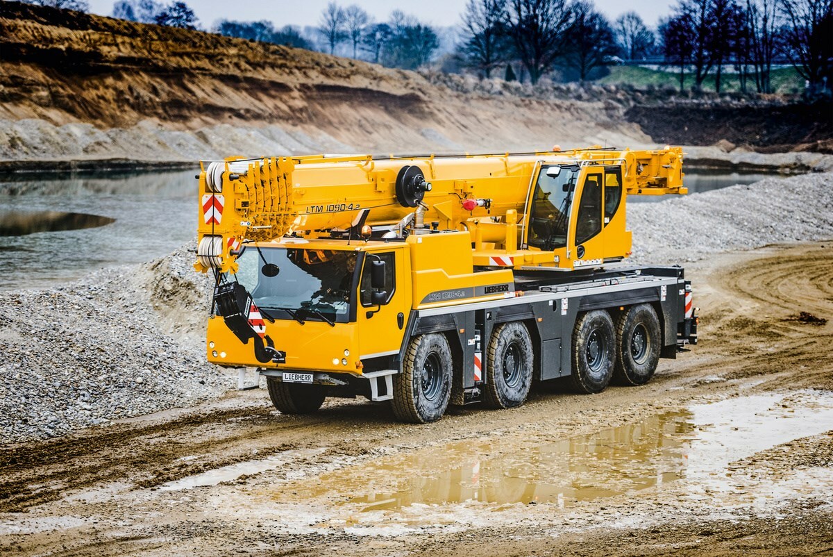 Liebherr LTM 1090-4.2 モバイルクレーン fa2d7a8b-e5b9-4d95-9efd-
