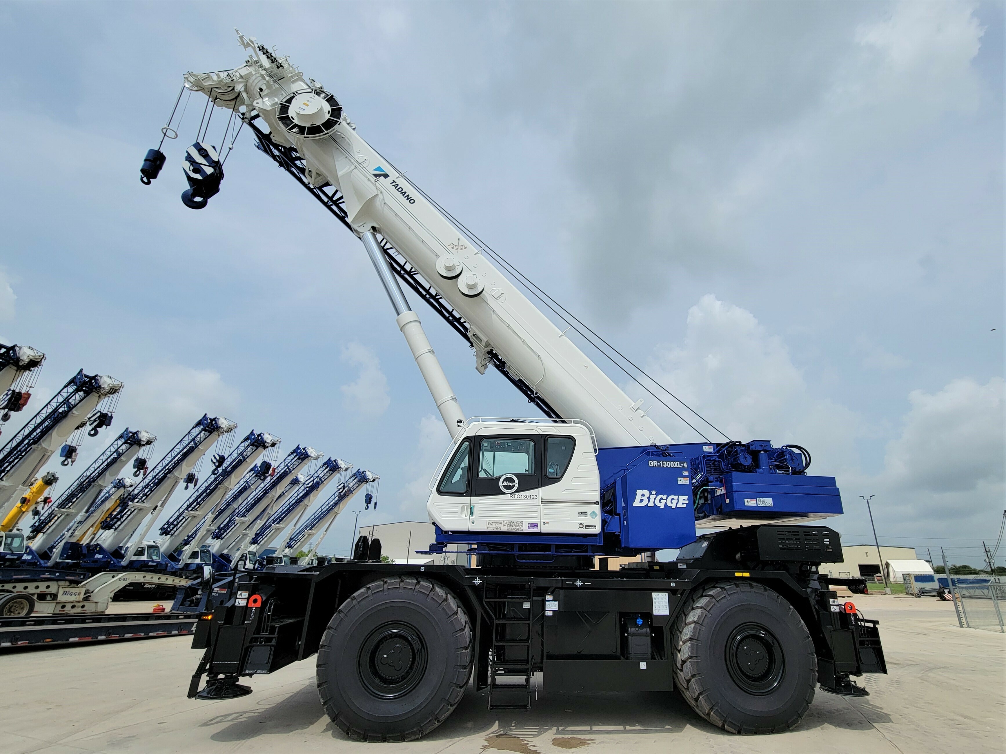 TADANO タダノ CREVO 500 ROUGH TERRAIN CRANE Tadano GR-1300XL-4 Rough Terrain Crane For Rent | Bigge.com